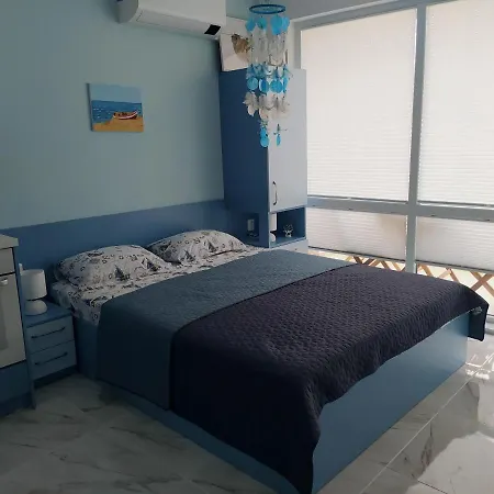 Blue Apartment, гр. קיטן